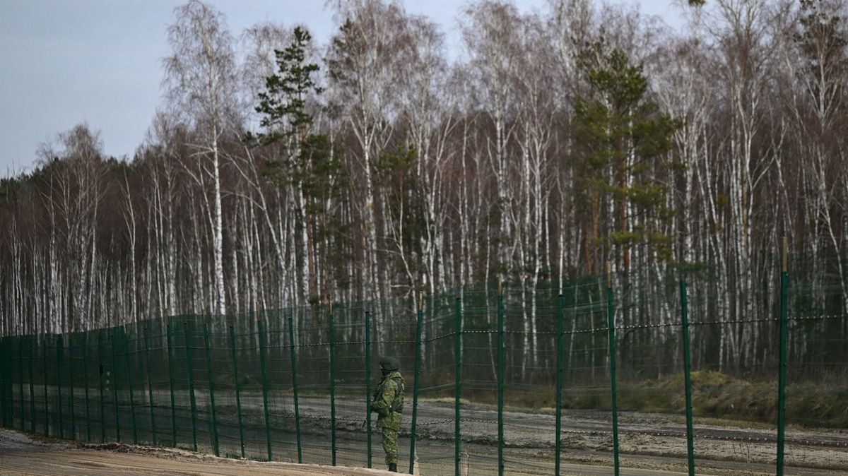 Pozor, nebezpečí. Ukrajina postaví na hranicích s Ruskem a Běloruskem minové pole
